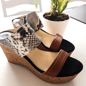 MARC FISHER Leather Snakeskin wedges